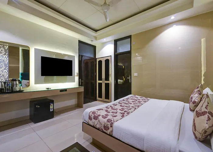 Hotel Baba Deluxe Near New Delhi Railway Station And City Center -By Rcg Hotels