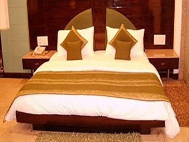 Baba Deluxe Near Railway Station And Center -by Rcg Hotel New Delhi