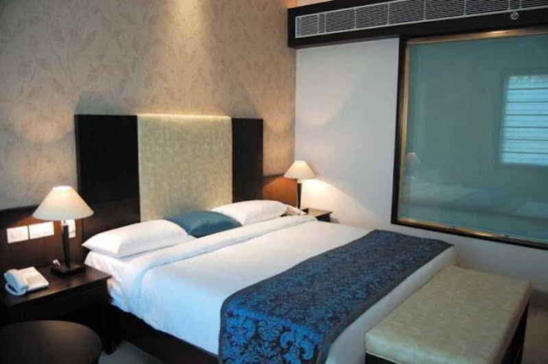 Baba Deluxe Near Railway Station And Center -by Rcg 3*