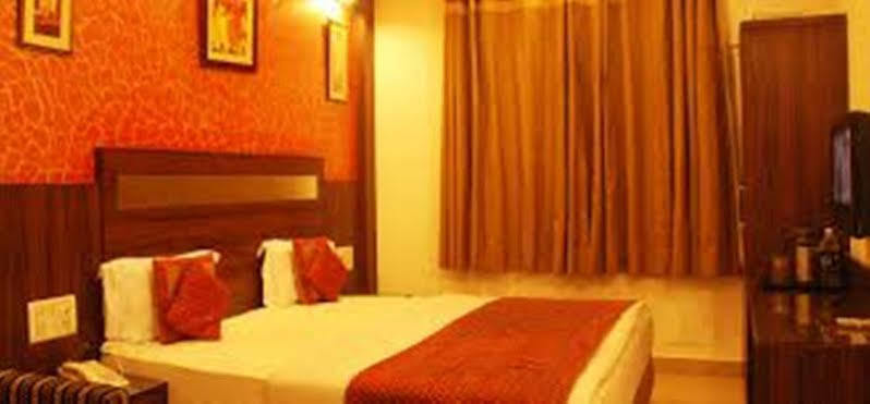 Hotel Baba Deluxe Near Railway Station And Center -by Rcg